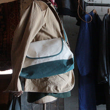 画像をギャラリービューアに読み込む, 1990's~ "L.L.BEAN" CANVAS SHOULDER BAG MINT CONDITION