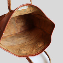 Load image into Gallery viewer, 1980's "L.L.BEAN" LEATHER TOTE BAG (SZ MEDIUM / GOOD CONDITION)