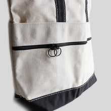 Load image into Gallery viewer, AROUND 1990's "LAND'S END" CANVAS TOTE BAG (SZ MEDIUM / GOOD CONDITION)
