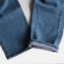 Load image into Gallery viewer, MADE IN USA 1990's "LEVI'S" 505 DENIM PANTS (W33 L30)