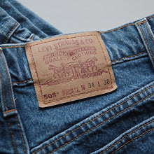 Load image into Gallery viewer, MADE IN USA 1990's "LEVI'S" 505 DENIM PANTS (W33 L30)