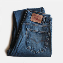 Load image into Gallery viewer, OLD "LEVI'S" 505 DENIM PANTS (W34 L30) MADE IN USA