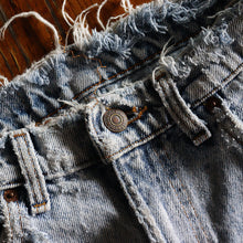 Load image into Gallery viewer, 1980's "LEVI'S" 550 DAMAGE DENIM (SZ W31×L32 / GOOD FADE / MADE IN USA)