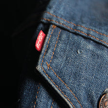Load image into Gallery viewer, 1970's "LEVI'S" 70505 DENIM TRACKER WITH TROY BLANKET (42 LARGE)