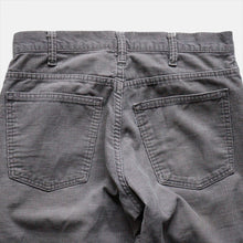 Load image into Gallery viewer, 1980's "LEVI'S" 519 CORDUROY PANTS (W31×L33)