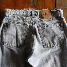 Load image into Gallery viewer, 1980's "LEVI'S" 550 DAMAGE DENIM (SZ W31×L32 / GOOD FADE / MADE IN USA)