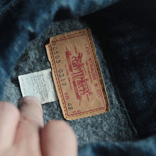 Load image into Gallery viewer, 1970's "LEVI'S" 70505 DENIM TRACKER WITH TROY BLANKET (42 LARGE)