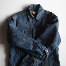 Load image into Gallery viewer, 1970's "LEVI'S" 70505 DENIM TRACKER WITH TROY BLANKET (42 LARGE)