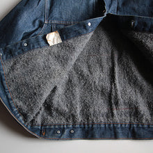 Load image into Gallery viewer, 1970's "LEVI'S" 70505 DENIM TRACKER WITH TROY BLANKET (42 LARGE)
