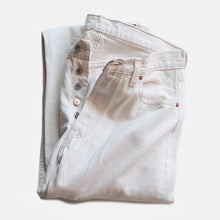 Load image into Gallery viewer, MADE IN USA "LEVI'S" 501 WHITE DENIM PANTS (W31 L32)