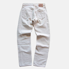 Load image into Gallery viewer, MADE IN USA "LEVI'S" 501 WHITE DENIM PANTS (W31 L32)