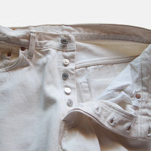 Load image into Gallery viewer, MADE IN USA "LEVI'S" 501 WHITE DENIM PANTS (W31 L32)