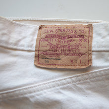 Load image into Gallery viewer, MADE IN USA "LEVI'S" 501 WHITE DENIM PANTS (W31 L32)