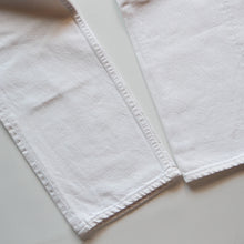 Load image into Gallery viewer, MADE IN USA "LEVI'S" 501 WHITE DENIM PANTS (W31 L32)