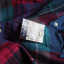 Load image into Gallery viewer, N.O.S 1980's "GANT" INDIA MADRAS COTTON S/S SHIRT (LARGE)