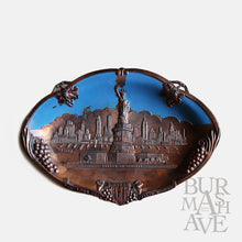 Load image into Gallery viewer, VINTAGE "NEW YORK" SOUVENIR TRAY