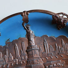 Load image into Gallery viewer, VINTAGE "NEW YORK" SOUVENIR TRAY