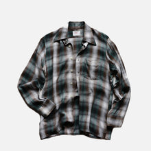Load image into Gallery viewer, 1960's~ "ARROW" RAYON BOX SHIRT (SZ MEDIUM / OMBRE CHECK)