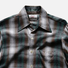 Load image into Gallery viewer, 1960's~ "ARROW" RAYON BOX SHIRT (SZ MEDIUM / OMBRE CHECK)