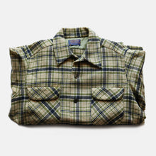 Load image into Gallery viewer, 1960's "PENDLETON" WOOL BOX SHIRT (SZ MEDIUM / GOO CONDITION)