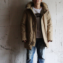 Load image into Gallery viewer, ~1970's "EDDIE BAUER" SUPERIOR POLAR PARKA (SZ LARGE / GOOD CONDITION)