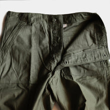 Load image into Gallery viewer, 1960's "U.S.ARMY" OG107 COTTON SATEEN TROUSER (W34×L33 / DEADSTOCK)