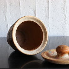 Load image into Gallery viewer, VINTAGE POTTERY (MADE IN USA)