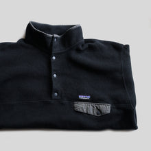 Load image into Gallery viewer, 2010's "PATAGONIA" SNAP PULLOVER FLEECE (SZ X-LARGE / BLACK / USED CONDITION)