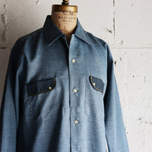 Load image into Gallery viewer, 1960's "BRENT" RAYON BOX SHIRT (SZ MEDIUM / DEADSTOCK / RARE PATTERN)