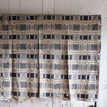 Load image into Gallery viewer, ANTIQUE EARLY AMERICAN PRIMITIVE RUG