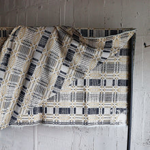 Load image into Gallery viewer, ANTIQUE EARLY AMERICAN PRIMITIVE RUG