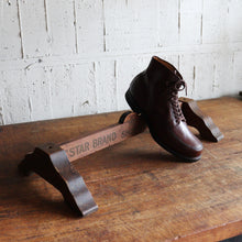 画像をギャラリービューアに読み込む, VINTAGE "STAR BRAND" SHOES WOODEN DISPLAY