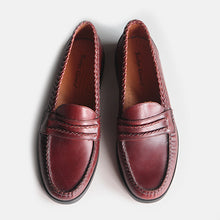 Load image into Gallery viewer, N.O.S "LEATHER CLASSICS" PENNY LOAFER (8H D)