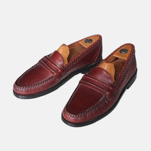 Load image into Gallery viewer, N.O.S "LEATHER CLASSICS" PENNY LOAFER (8H D)