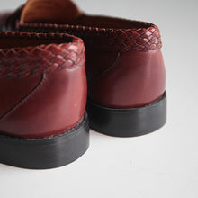 Load image into Gallery viewer, N.O.S "LEATHER CLASSICS" PENNY LOAFER (8H D)