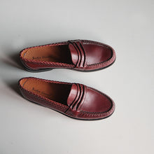 Load image into Gallery viewer, N.O.S "LEATHER CLASSICS" PENNY LOAFER (8H D)
