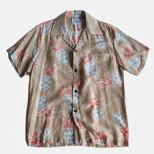 Load image into Gallery viewer, VINTAGE "RAI NANI" HAWAIIAN SILK S/S SHIRT (LARGE)