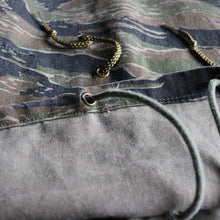 Load image into Gallery viewer, 1980's~ TIGER STRIPE ANORAK PARKA (SZ LARGE / GOOD CONDITION)