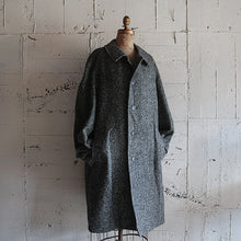 画像をギャラリービューアに読み込む, MADE IN ENGLAND VINTAGE "BURBERRYS" IRISH TWEED WOOL COAT