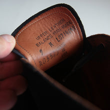 Load image into Gallery viewer, 50% OFF "WALK-OVER" SUEDE CHUKKA BOOTS (SIZE 9)