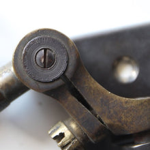 Load image into Gallery viewer, ANTIQUE "OCWHITE" BRASS WALL LAMP