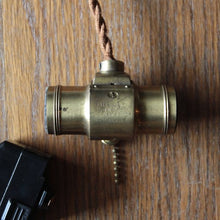 画像をギャラリービューアに読み込む, ANTIQUE "BRYANT" BRASS DOUBLE SOCKET