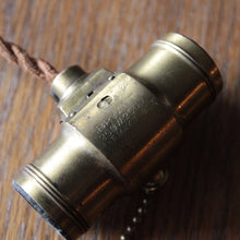 画像をギャラリービューアに読み込む, ANTIQUE "BRYANT" BRASS DOUBLE SOCKET