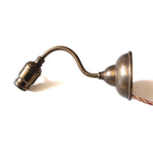 画像をギャラリービューアに読み込む, ANTIQUE BRASS WALL SCORN LAMP