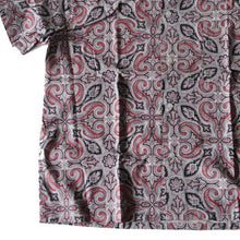 Load image into Gallery viewer, NOS 1960's "WASH WEAR" PAISLEY COTTON S / S BOX SHIRT (LARGE)