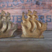 Load image into Gallery viewer, ANTIQUE CASTIRON BOOK END