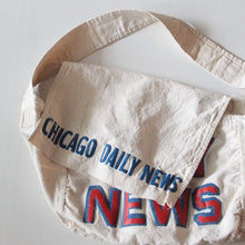Load image into Gallery viewer, 1950's "CHICAGO DAILY NEWS" NEWS PAPER CANVAS BAG (MINT CONDITION)