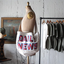 Load image into Gallery viewer, 1950's "CHICAGO DAILY NEWS" NEWS PAPER CANVAS BAG (MINT CONDITION)
