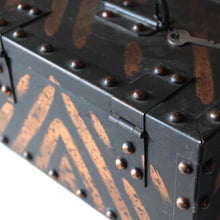 画像をギャラリービューアに読み込む, ANTIQUE "ERIE ART METAL CO." JAPANNED STRONG BOX