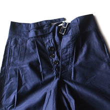 Load image into Gallery viewer, NOS ITALY NAVY MILITARY SHORTS (UNISEX W28)